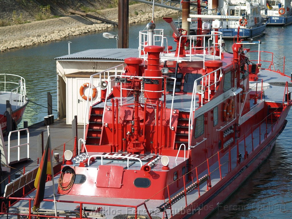 Feuerloeschboot 10-2      P227.JPG